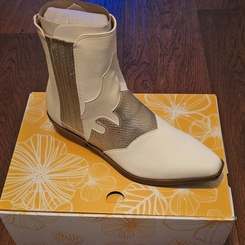 Brand New Yellowbox Ivory Western Cowgirl Boots – Size 7.5 | Willis Style
